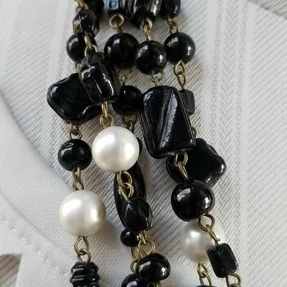 5 strand Blk / White Necklace - Picture 2 of 3